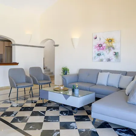 Hipoclub Villas, Alisios Вилла Яйса